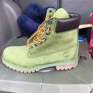 Olive green timberlands size 9 1/2